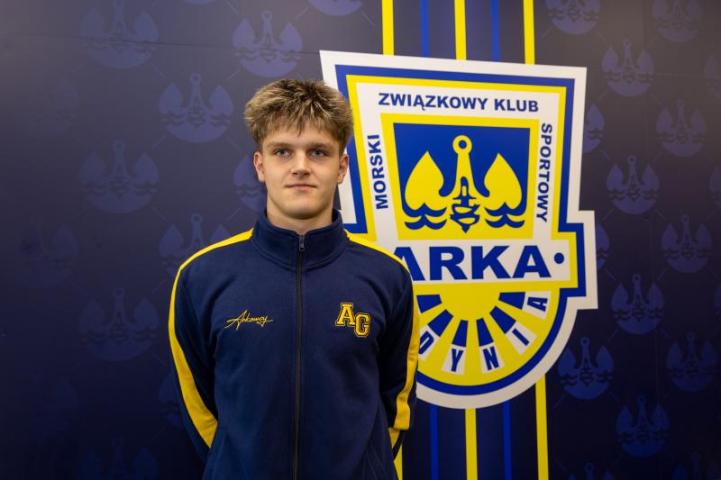 Lisiecki i Wesołowski z profesjonalnymi umowami