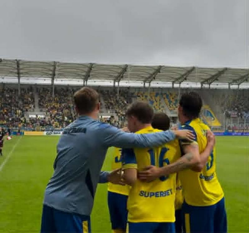 Areczka gra i trzy punkty ma! - Arka 4:0 Stal